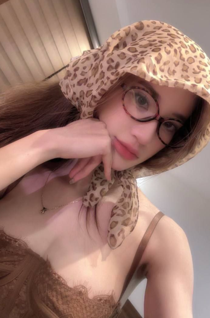 Hot Instagram Quỳnh Trang và video yêu hết mình